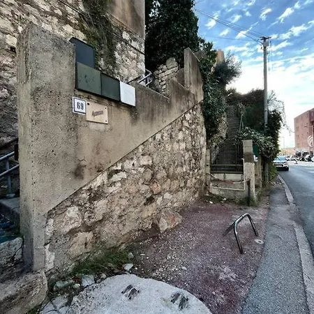 Centre: Modern Oasis