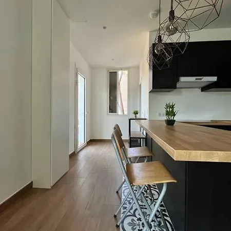 아파트 Centre: Modern Oasis *